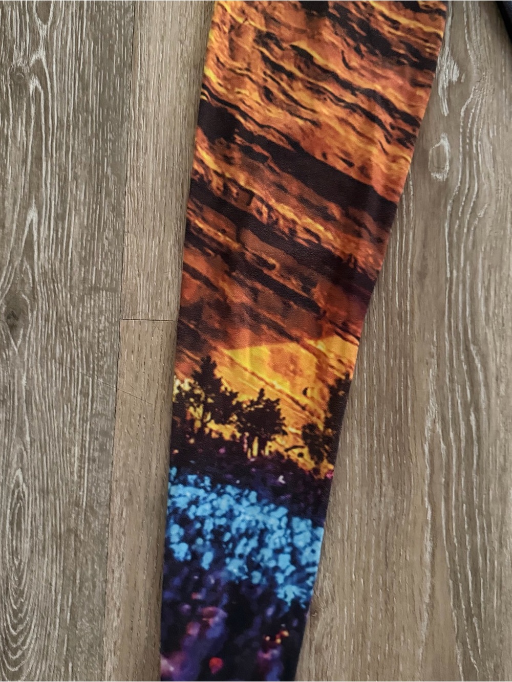 Colorado Threads- Red Rocks Leggings- Limited Addition - Picture 2 of 7